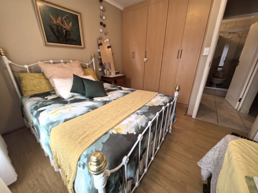 5 Bedroom Property for Sale in Reebok Western Cape
